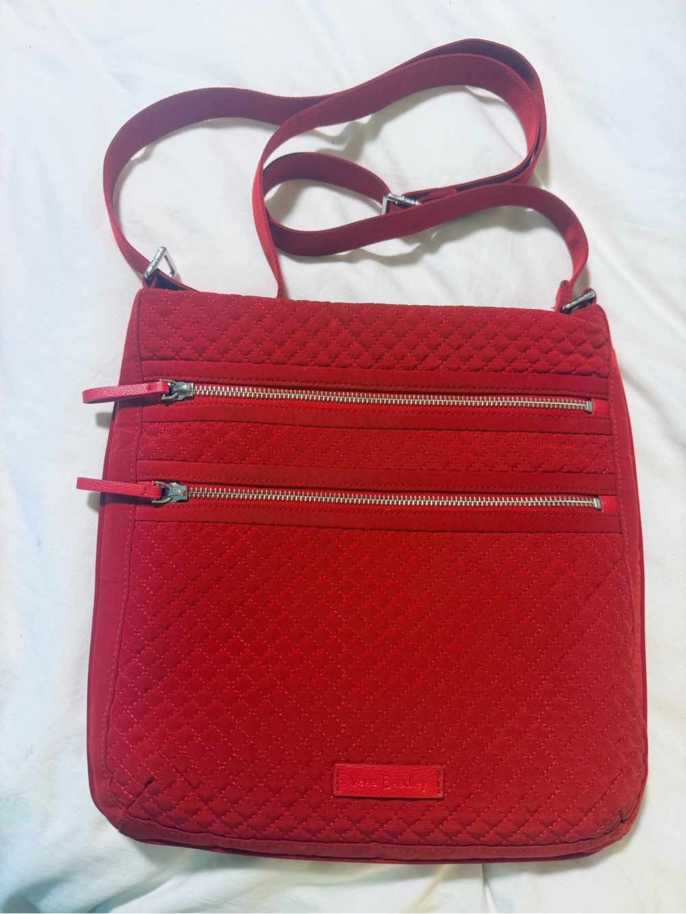 Vera Bradley Quilted Red Crossbody with Iconic Triple Zip Hipster, New With Tag - Picture 2 of 9